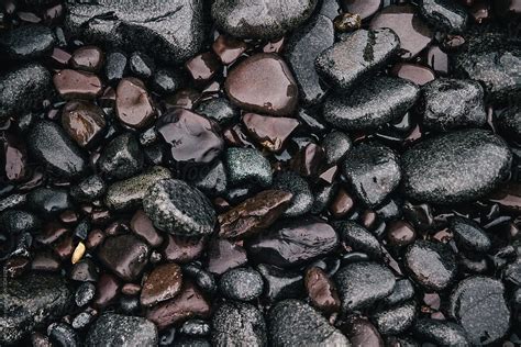 The Intriguing Connection Between Wet Pebbles and Half Magic